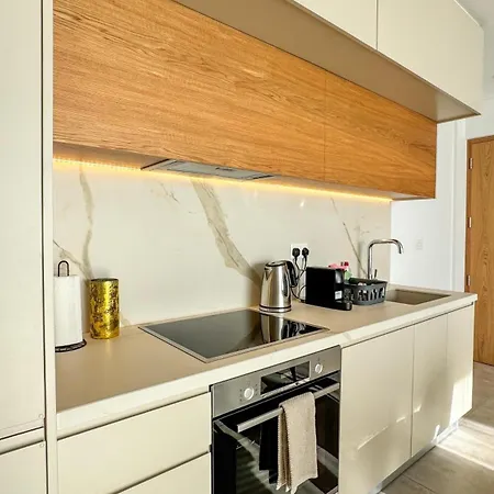 Malberry Park 302 - Modern 2 Bedroom With Pool, Gym, Jaccuzi Διαμέρισμα Πάφος