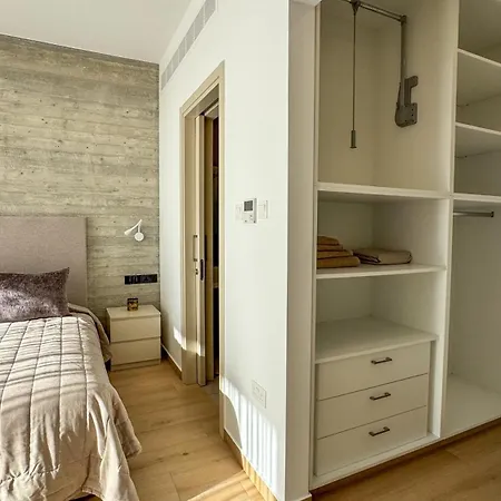 Malberry Park 302 - Modern 2 Bedroom With Pool, Gym, Jaccuzi * Πάφος