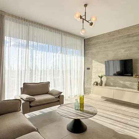 Malberry Park 302 - Modern 2 Bedroom With Pool, Gym, Jaccuzi * Πάφος